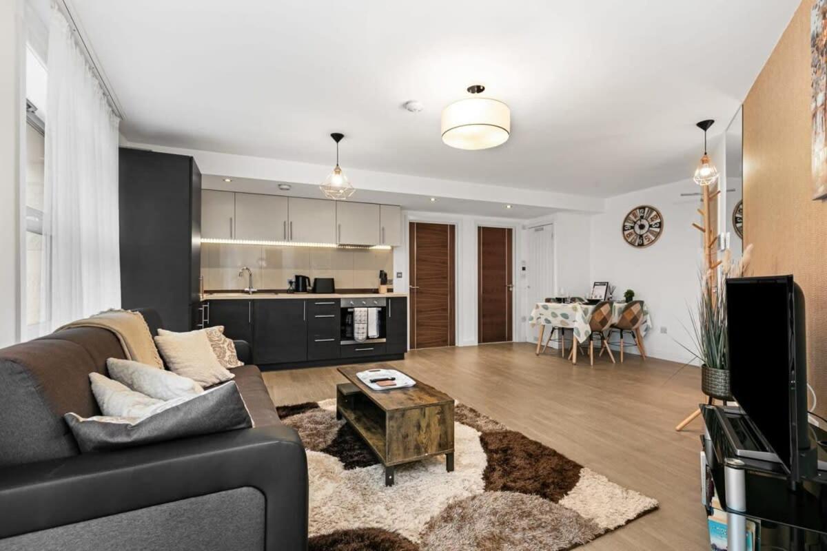 Modern 1 Bedroom Apartment In Woking Town Centre Exterior foto